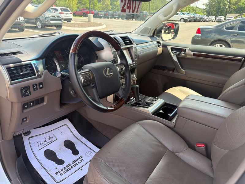Used 2018 Lexus GX 460 PremiumImage 32