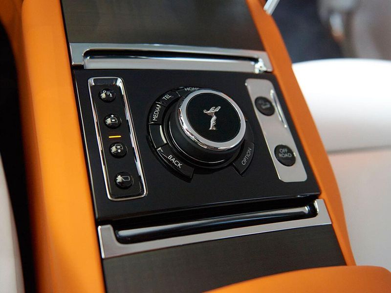 Used 2025 Rolls-Royce Cullinan Image 15