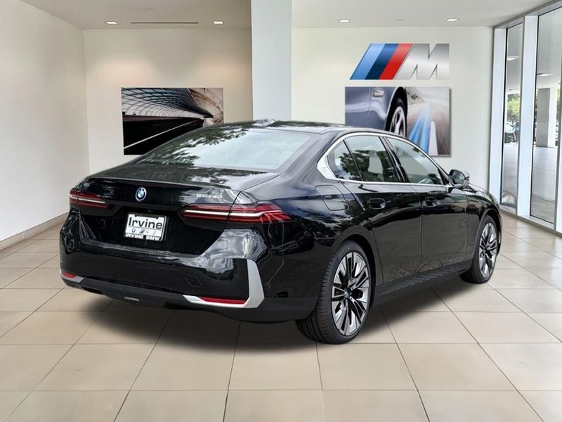 2025 BMW i5 eDrive40Image 6