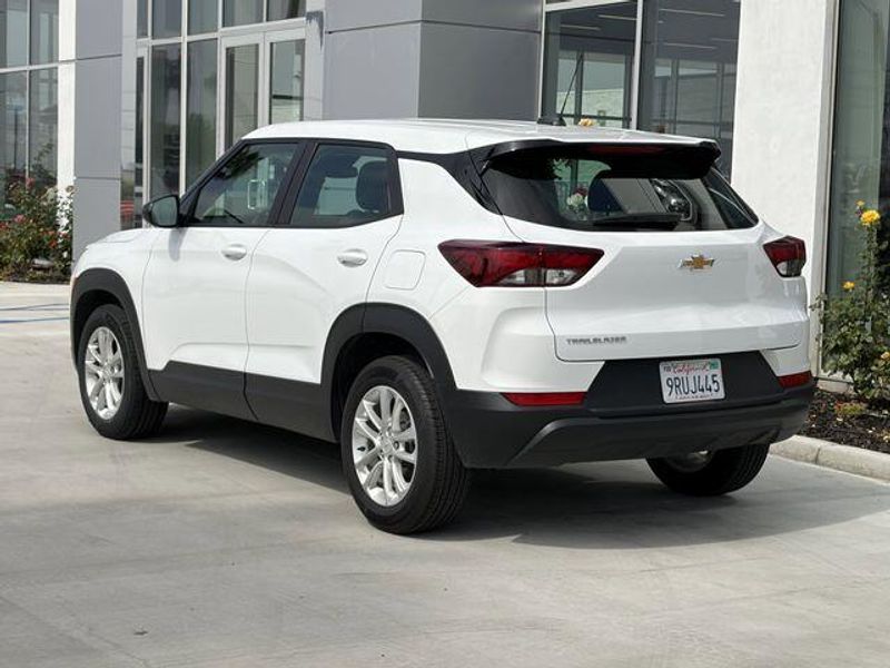 Used 2025 Chevrolet Trailblazer LSImage 3