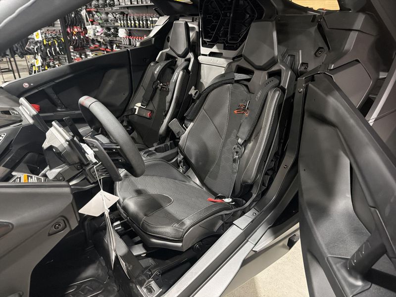 New 2026 Can-Am MAVERICK R X RS 999T DCT Image 24