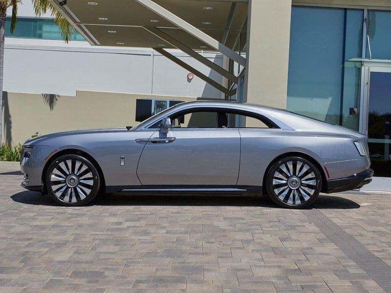 New 2025 Rolls-Royce Spectre Image 3