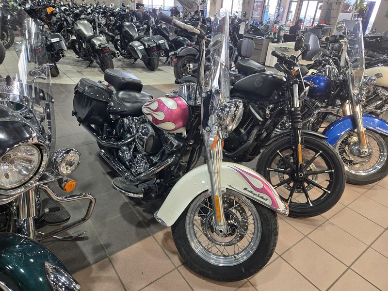 USED 2017 HARLEY SOFTAIL HERITAGE CLASSIC Image 1