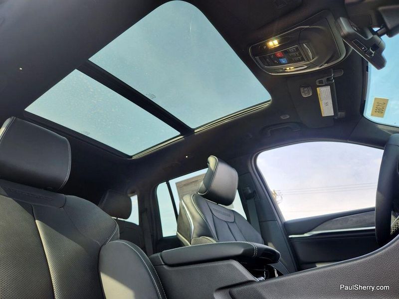 New 2025 Jeep Grand Cherokee Overland 4x4Image 29