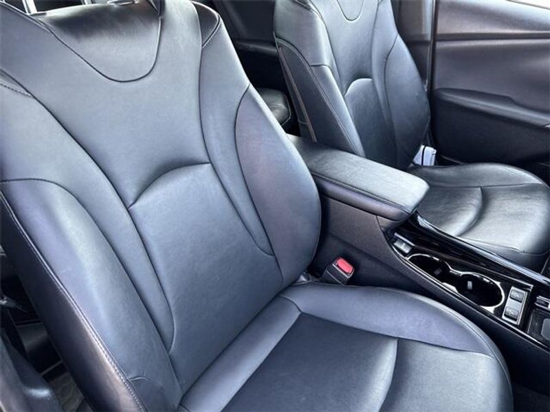 2019 Toyota Prius LImage 11