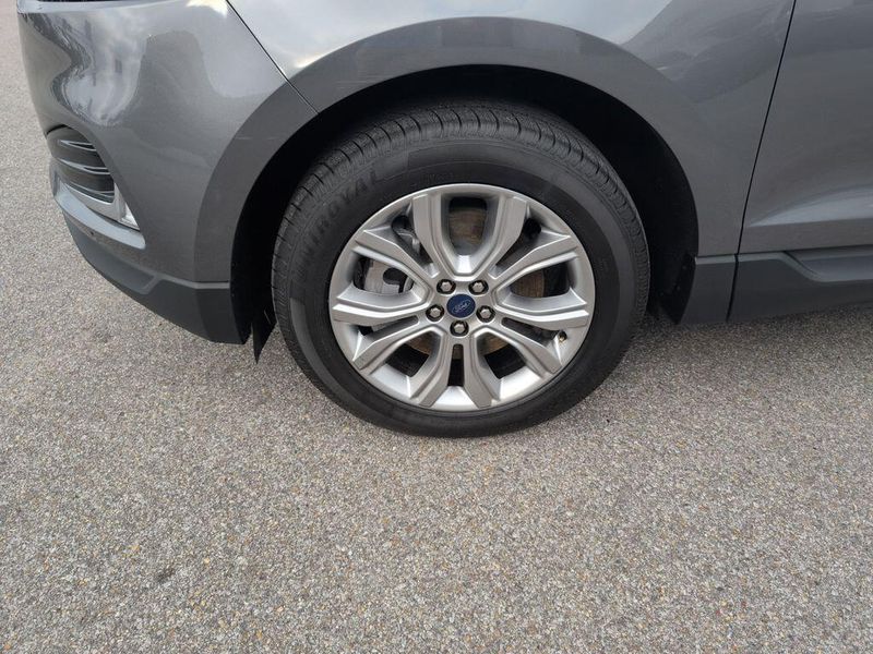 2022 Ford Edge TitaniumImage 9