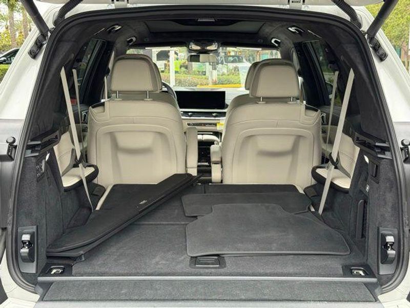 Used 2026 BMW X7 xDrive40iImage 16