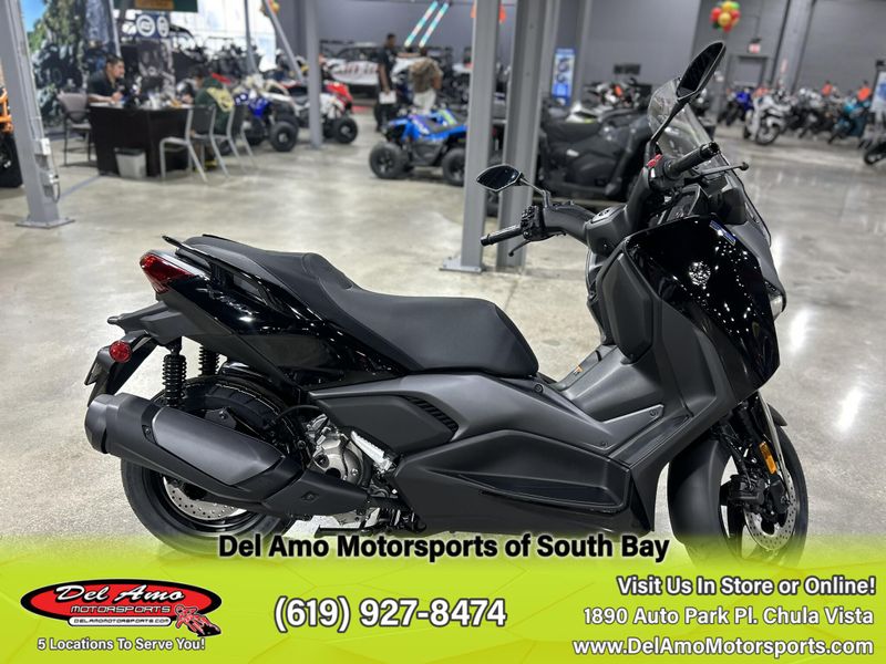 2025 Yamaha Xmax Image 4