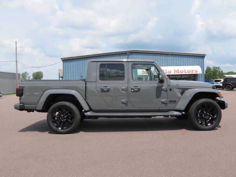 Used 2022 Jeep Gladiator High Altitude 4x4 4dr Crew Cab 5.0 ft. SBImage 1