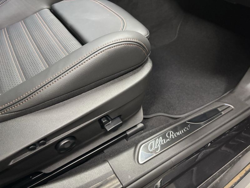 New 2025 Alfa Romeo Giulia Intensa AwdImage 10