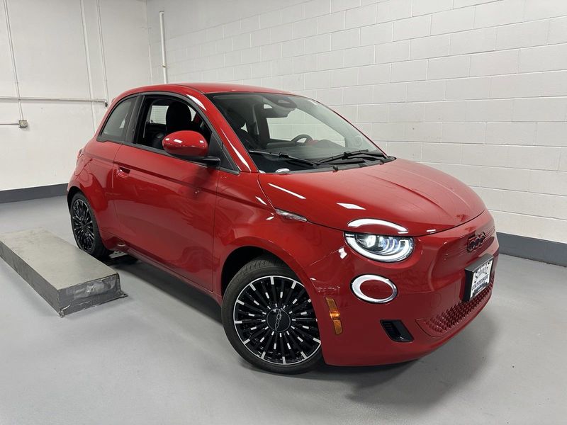 2024 Fiat 500e Inspi(red)Image 9