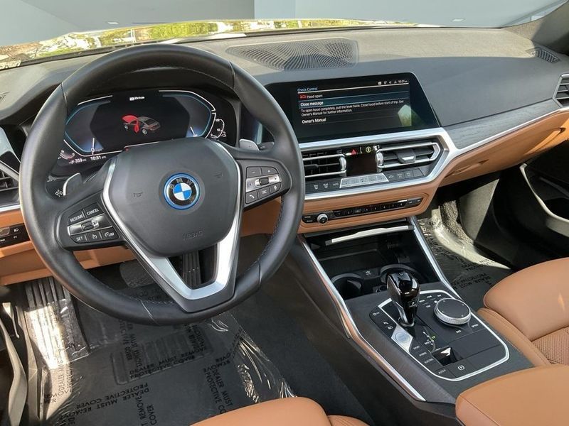 2022 BMW 3 Series 330e iPerformanceImage 27