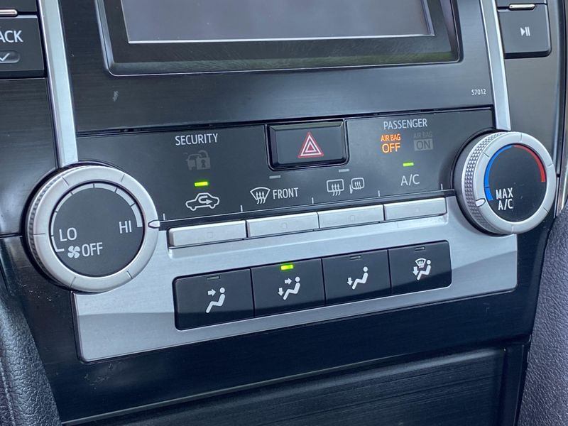 2012 Toyota Camry SEImage 21