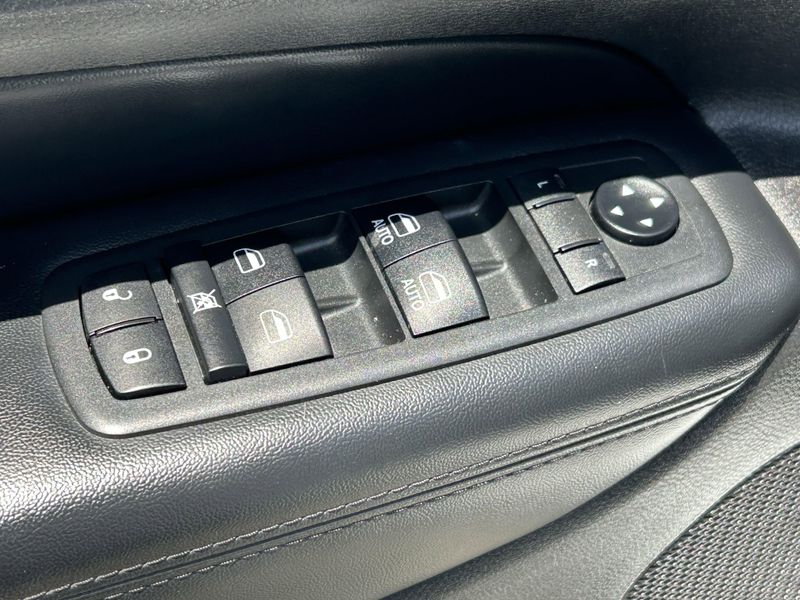 Used 2018 Jeep Grand Cherokee AltitudeImage 19