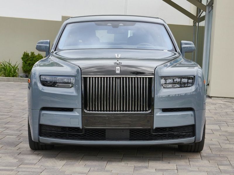 2023 Rolls-Royce Phantom BaseImage 6
