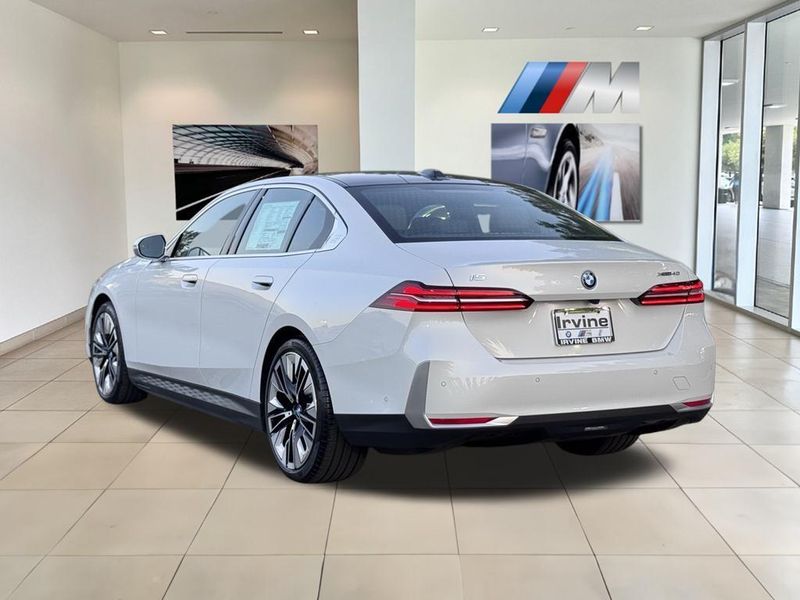 2025 BMW i5 xDrive40Image 6