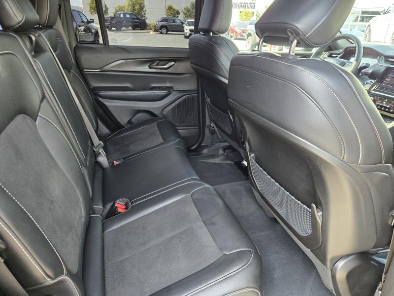 Used 2023 Jeep Grand Cherokee Altitude 4x4