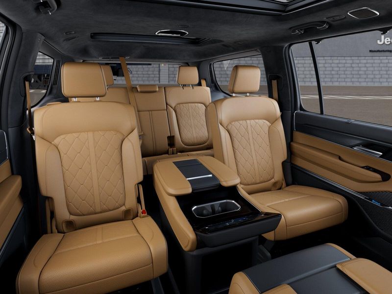 2026 Jeep Grand Wagoneer Summit Reserve 4x4Image 15