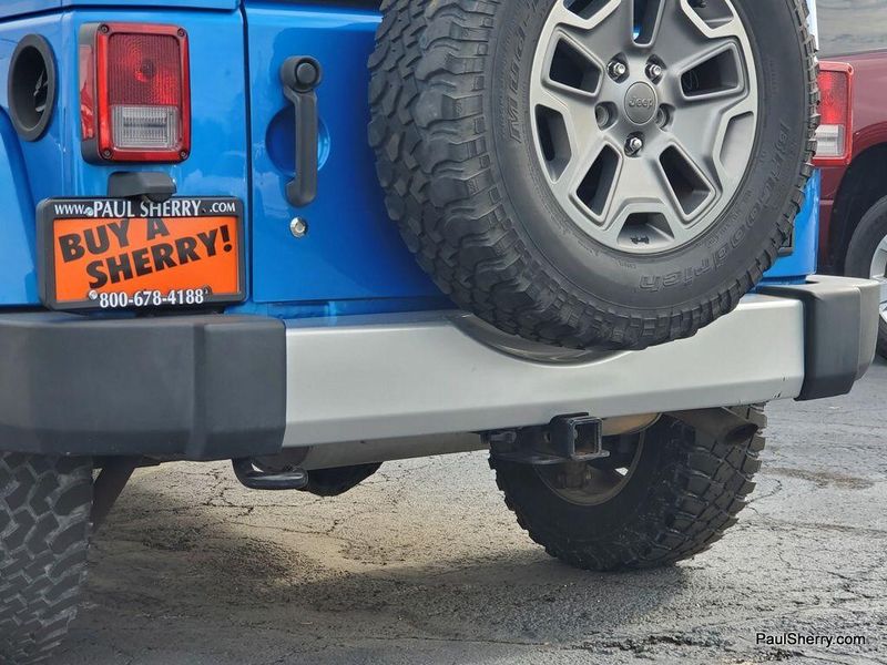 2015 Jeep Wrangler Unlimited SaharaImage 11