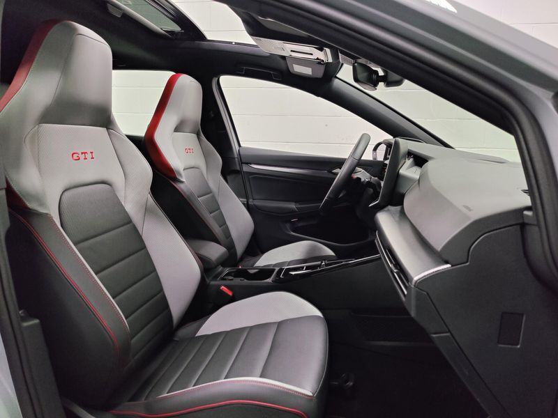 Used 2026 Volkswagen Golf GTI SE Leather Pkg & SunroofImage 4