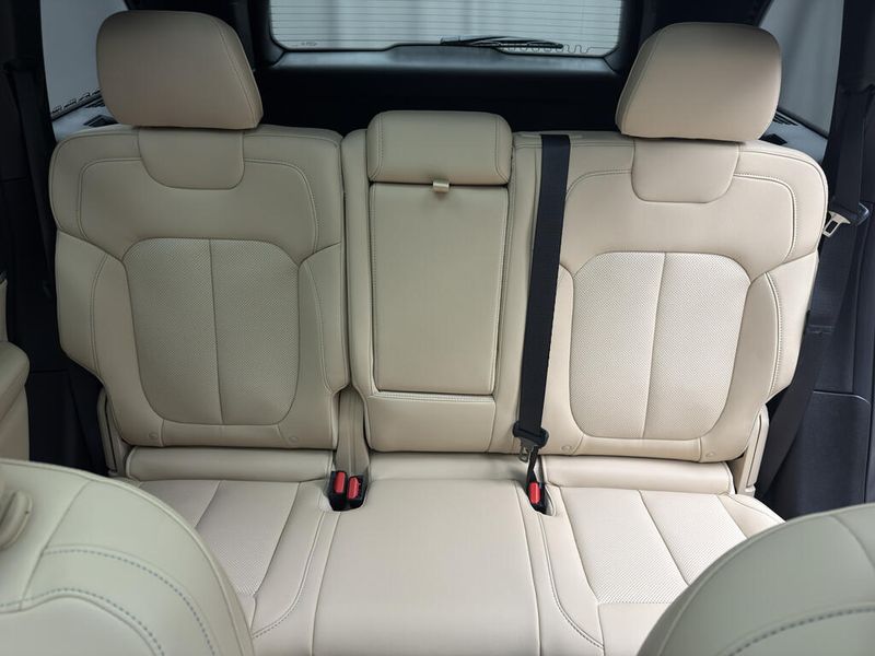 New 2025 Jeep Grand Cherokee Limited 4x4Image 13