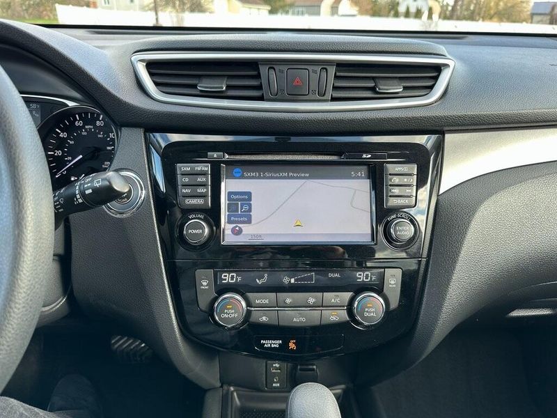 2016 Nissan Rogue SVImage 8