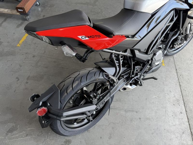 New 2025 CFMOTO 300NK Image 9