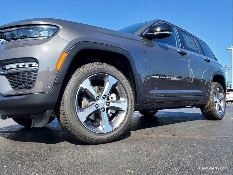New 2025 Jeep Grand Cherokee Limited 4x4Image 8