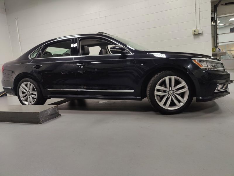 Used 2017 Volkswagen Passat SEL Premium w/Sunroof/NavImage 3