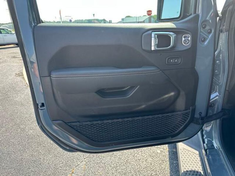 2025 Jeep Gladiator High Tide 4x4