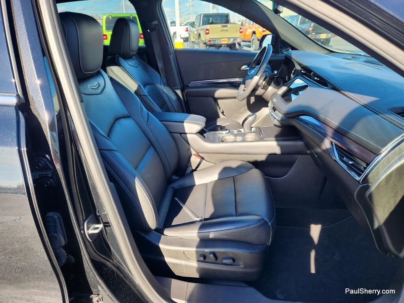 Used 2023 Cadillac XT4 AWD Luxury