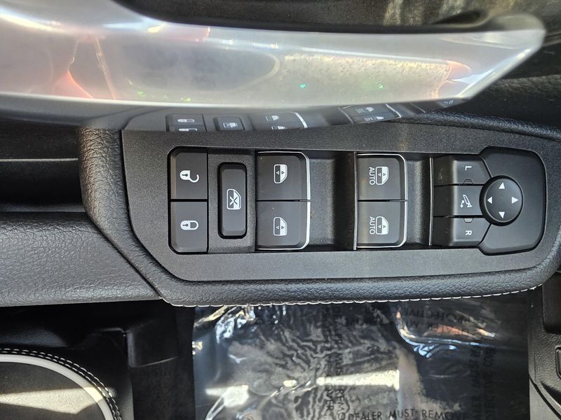 New 2025 RAM 1500 LaramieImage 19