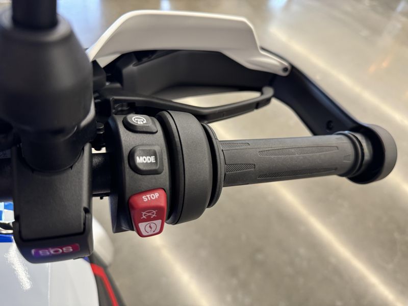 2025 BMW R 1300 GS - TROPHY - RACING BLUE METALLIC 