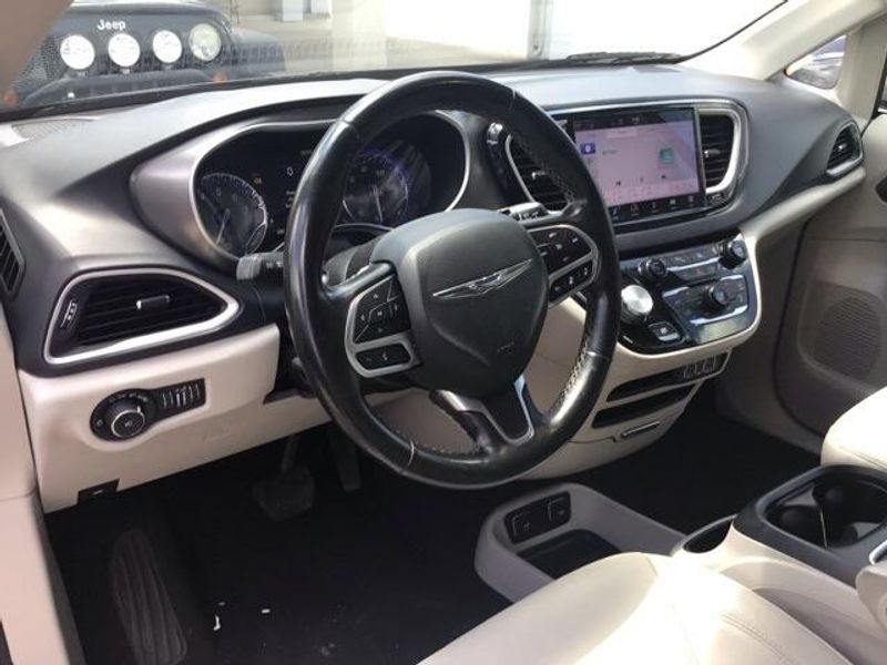 2021 Chrysler Pacifica Touring LImage 9