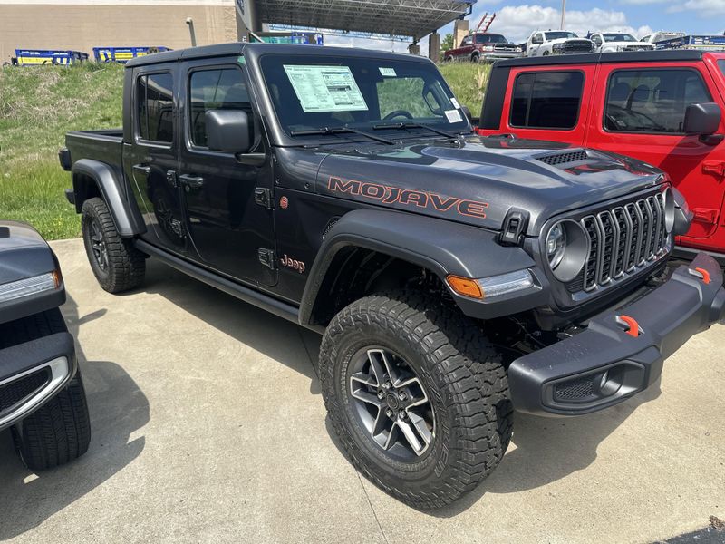 2025 Jeep Gladiator Mojave 4x4Image 3