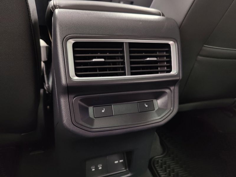 Used 2025 Volkswagen Atlas Cross Sport SEL Premium R-Line w/Sunroof/NavImage 17