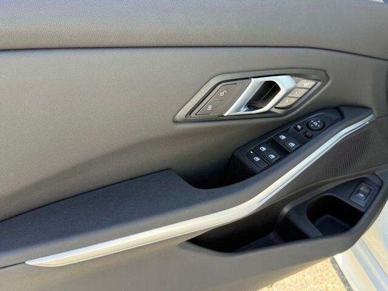 Used 2025 BMW 3 Series 330i xDriveImage 17