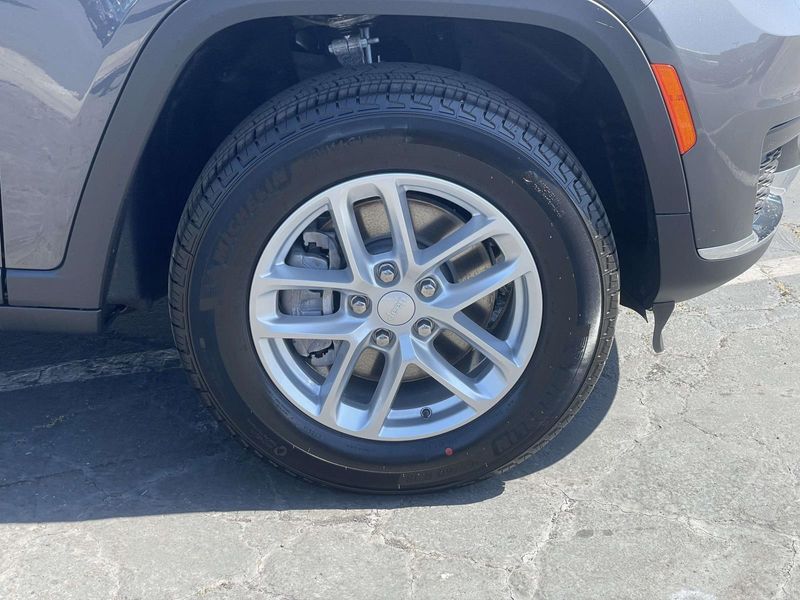 New 2026 Jeep Grand Cherokee L Laredo 4x2