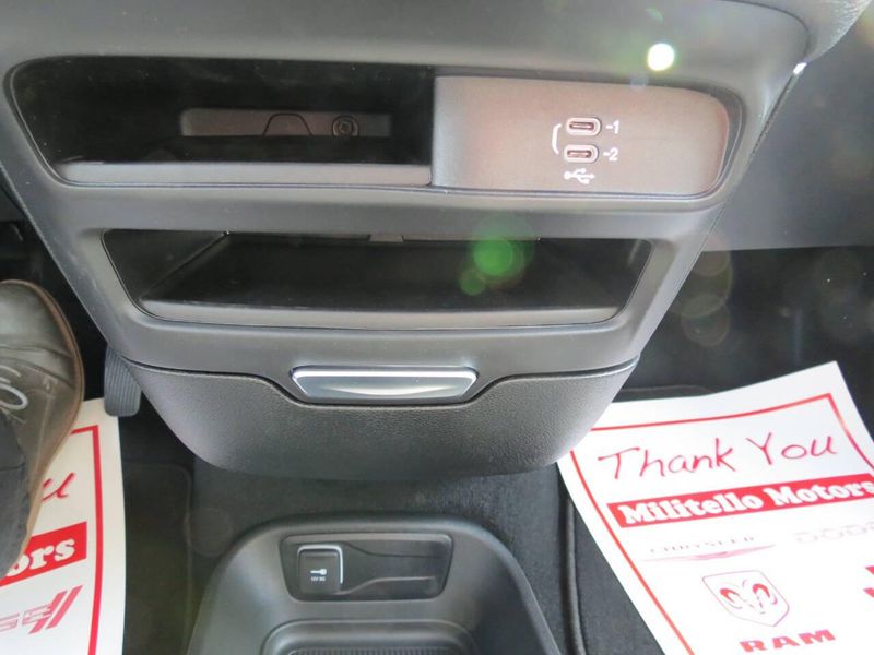 New 2026 Chrysler Pacifica SelectImage 17