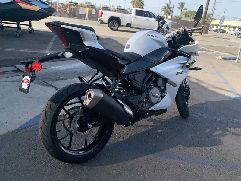 New 2025 CFMOTO 300SS Image 17