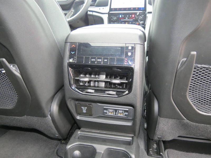 Used 2025 Jeep Grand Cherokee L Overland 4x4 4dr SUVImage 26