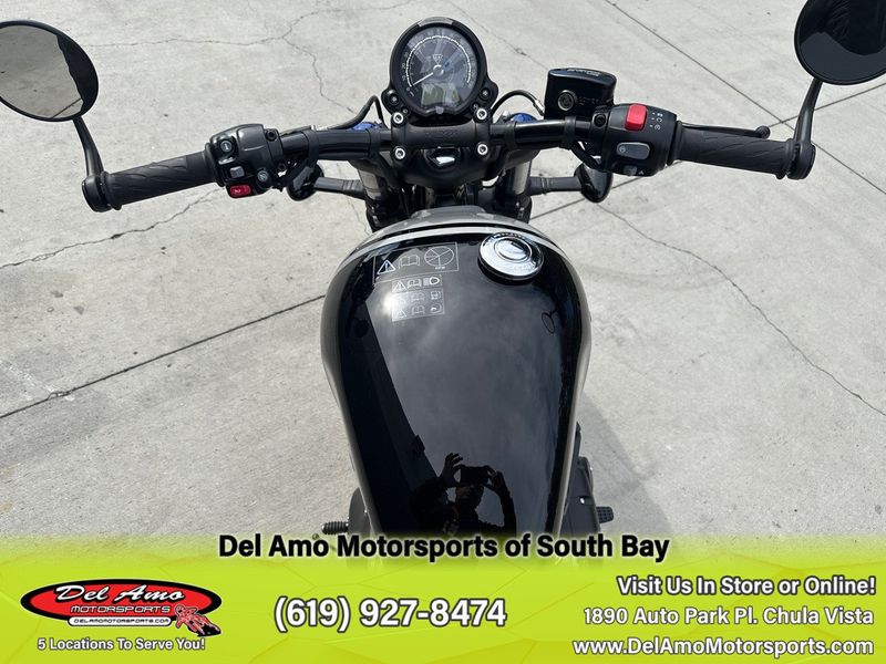 2024 Triumph BONNEVILLE BOBBER  in a JET BLACK/ASH GRAY exterior color. Del Amo Motorsports of South Bay (619) 547-1937 delamomotorsports.com 