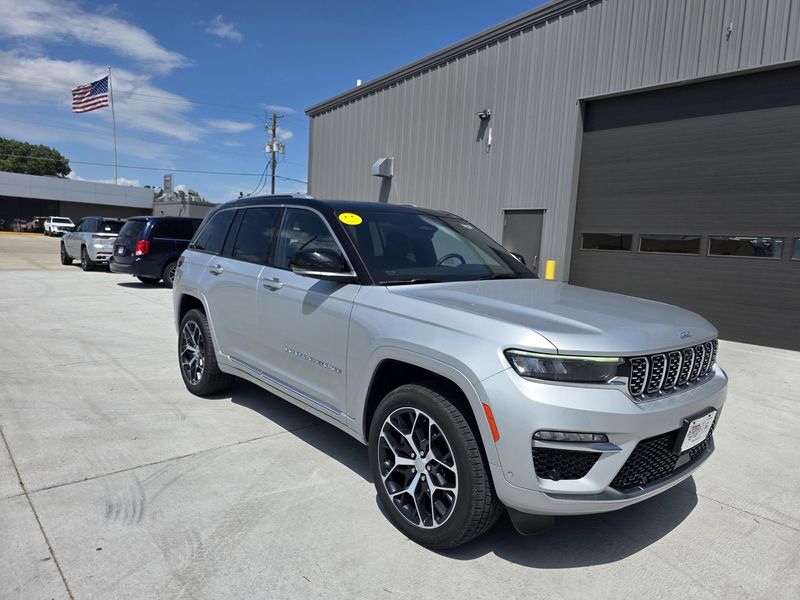Used 2023 Jeep Grand Cherokee 4xe Summit ReserveImage 2