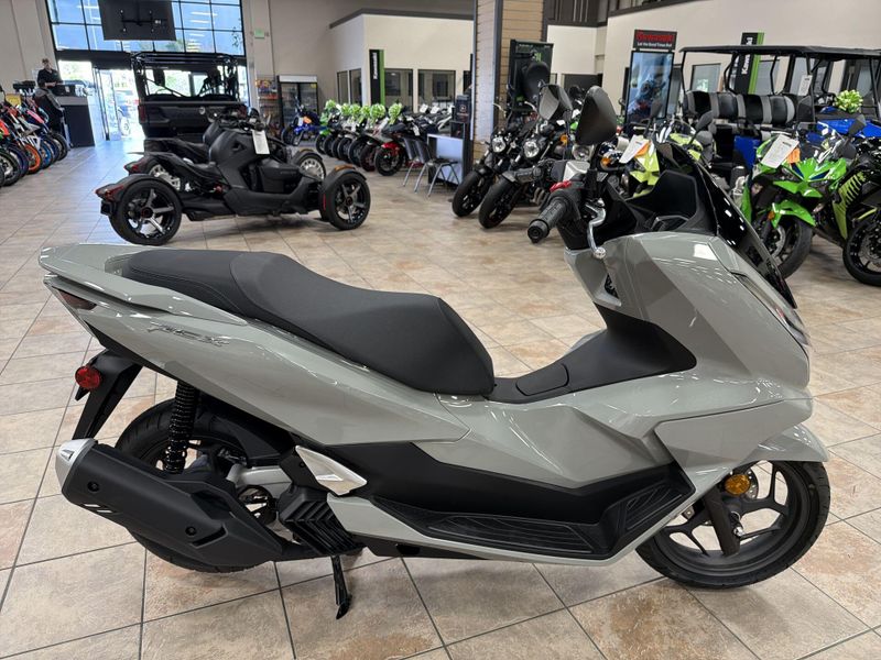 New 2025 Honda PCX ABS Image 18