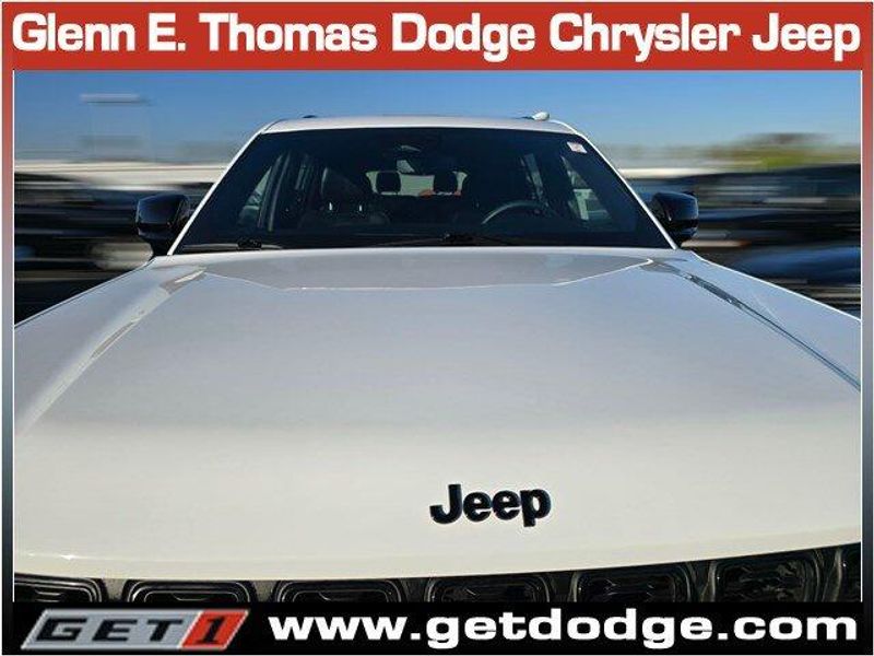 2023 Jeep Grand Cherokee Laredo Altitude photo 4