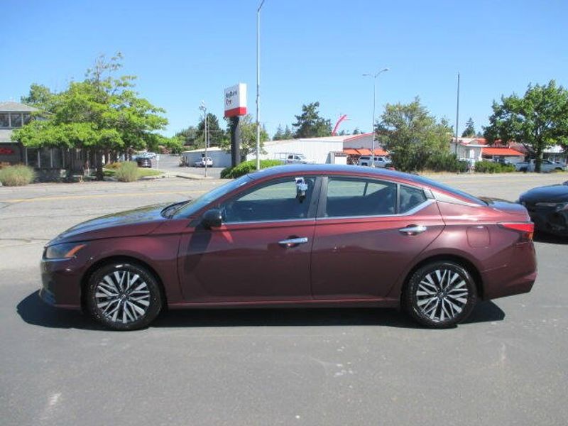 Used 2024 Nissan Altima 2.5 SVImage 12