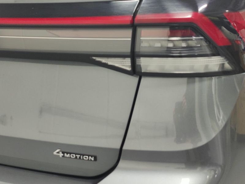 Used 2025 Volkswagen Taos SEL AWD w/Sunroof & NavImage 4
