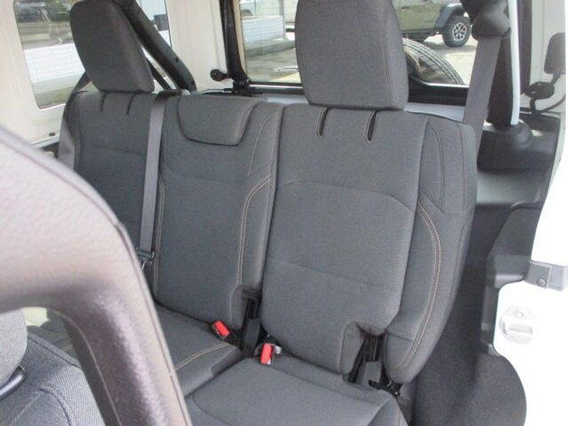 Used 2025 Jeep Wrangler SaharaImage 22