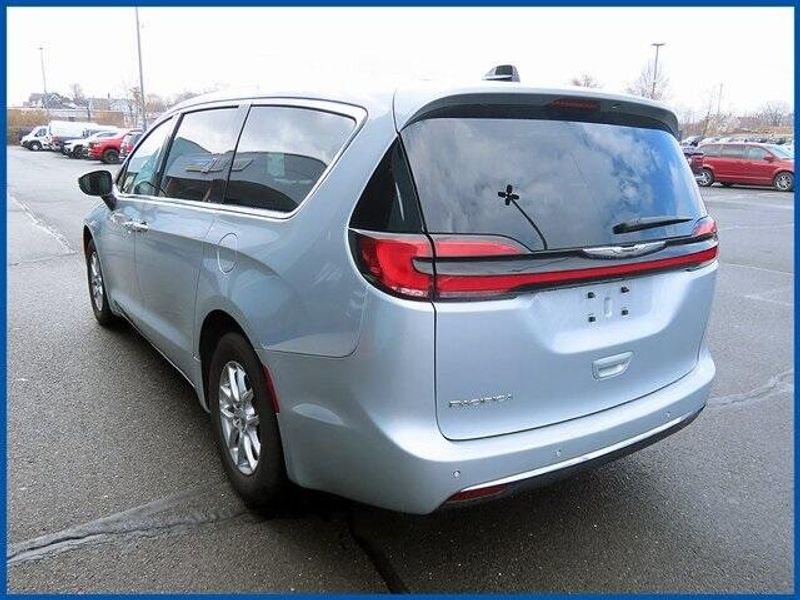 2023 Chrysler Pacifica Touring LImage 5