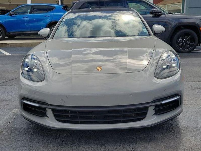 2018 Porsche Panamera 4S photo 2